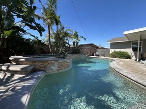 Een verwarmd zwembad