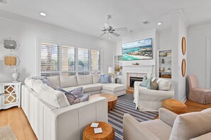 Flat-screen TV - Amazing Grace - Destiny West, Heated Private Pool, Fitness, Community Hot Tub! (Destin)