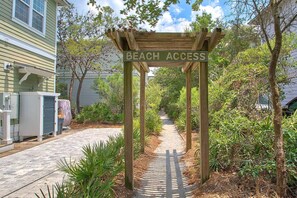 Property grounds - Lucky Charm - Seagrove Beach! 30A! Heated Community Pool! Steps To The Sand! (Santa Rosa Beach)