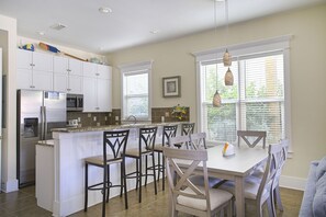 Dining - Island Time - Miramar Beach Villas! Short Walk to Beach! Community Pool! (Miramar Beach)