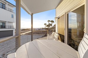 Terrace/patio - Averitts Favorite - Newly Renovated, Gulf View, Tang-O-Mar Community! (Destin)