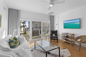 TV - Averitts Favorite - Newly Renovated, Gulf View, Tang-O-Mar Community! (Destin)