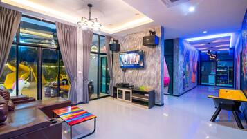 5 Bedrooms Villa | Room amenity