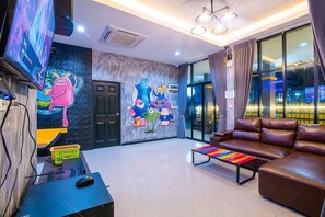 5 Bedrooms Villa | Living room | Smart TV