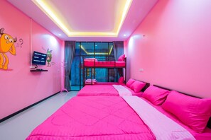 5 Bedrooms Villa