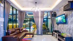 Living room - Rest House Monster Pool Villa (Cha-am)