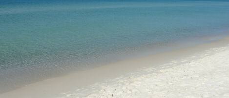 Aan het strand, ligstoelen aan het strand
