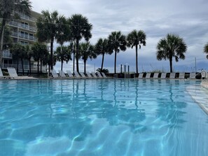 Utendørsbasseng og et oppvarmet basseng