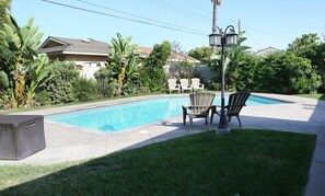 Lämmitetty uima-allas