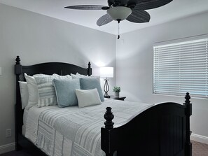 4 makuuhuonetta, silitysrauta/-lauta, ilmainen Wi-Fi, vuodevaatteet