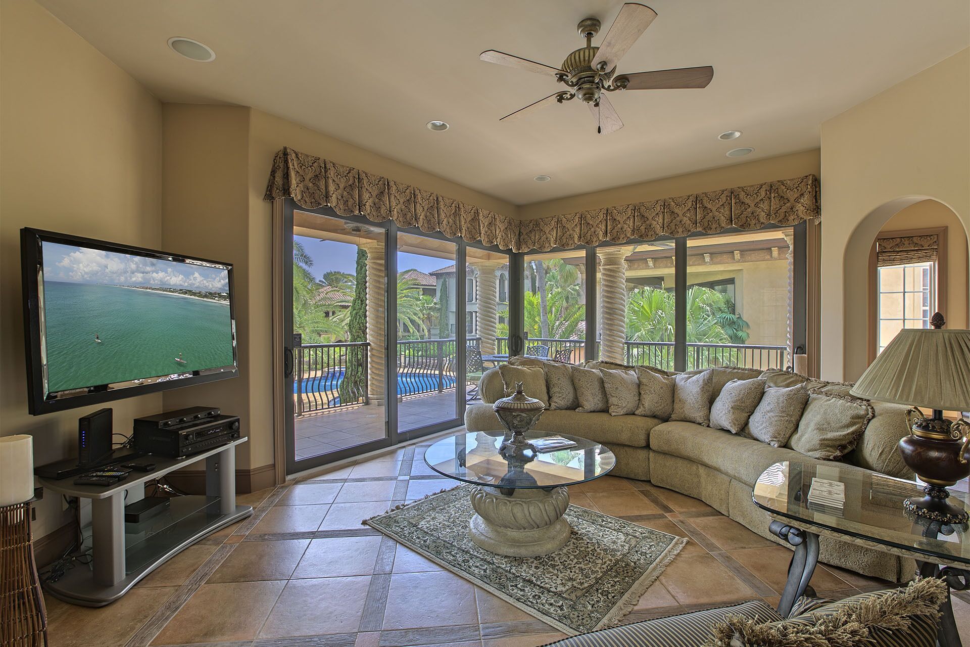 Emerald Palazzo - East Destin, Community Pool, Hot Tub, Steps to the Beach!