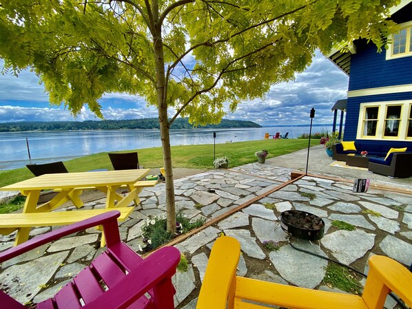 Outdoor dining - SHABBY CHIC WATERFRONT RETREAT serene low bank waterfront home w/ gas fire pit. (Vashon)