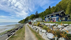 A coastal pathway leading to a row of houses with a view of the sea. - SHABBY CHIC WATERFRONT RETREAT serene low bank waterfront home w/ gas fire pit. (Vashon)