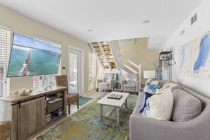 TV - Pelican Place - 30A, Seagrove Beach, Heated Saltwater Pool, Deeded Beach Access! (Santa Rosa Beach)