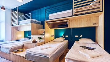 Family Room, Private Bathroom | Egyptian cotton sheets, premium bedding, in-room safe