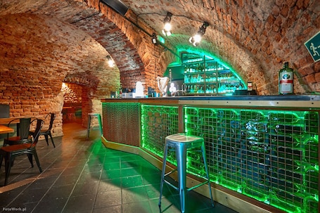 Cocktail bar