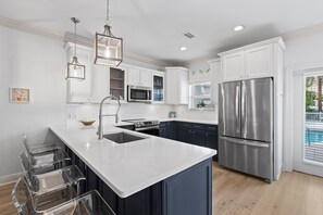 Dishwasher, dining tables - Treasure Chest – Stylish Update, Heated Pool, No Roads to Beach + Outdoor Bar! (Miramar Beach)