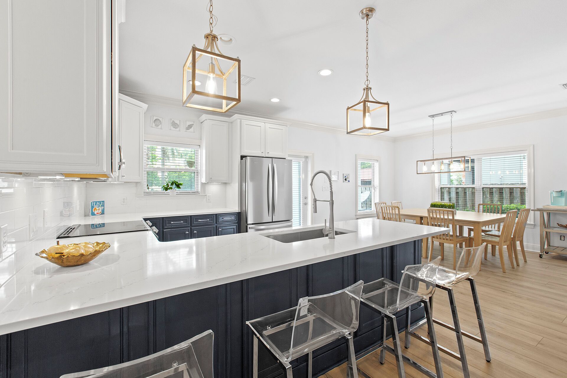 Lavavajillas y comedor 