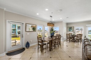 Dining - Great Townhome w/ Amazing Views! Walking Distance To Everything on the Beach! (Pensacola Beach)