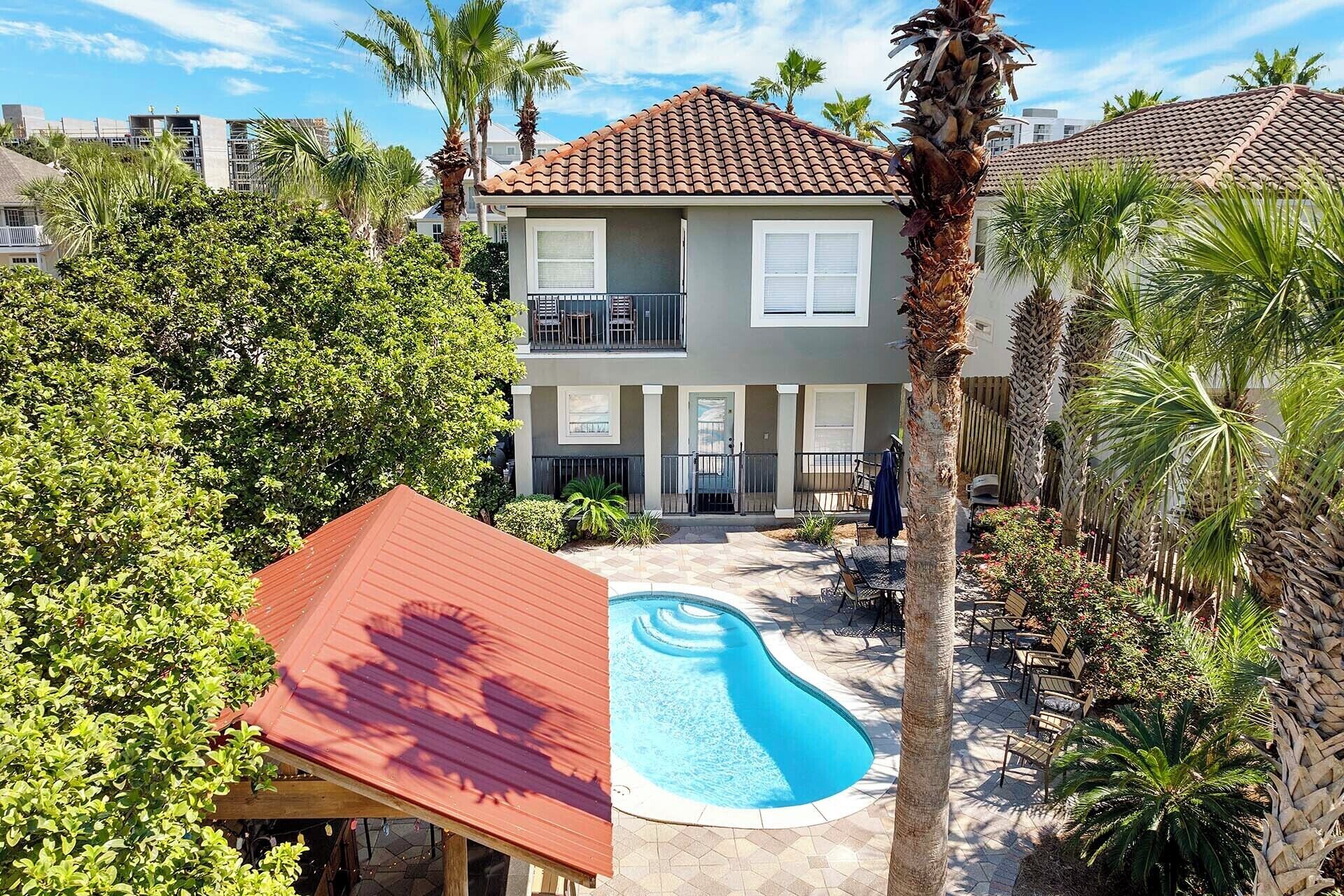 Een verwarmd zwembad