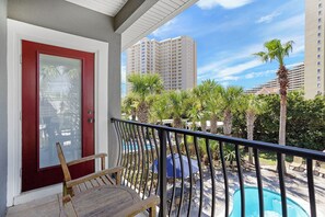 Property grounds - Surfin Safari - Heated Private Pool, Custom Tiki Bar, Steps to the Beach! (Miramar Beach)