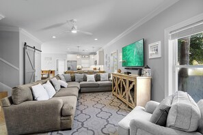 TV - Surfin Safari - Heated Private Pool, Custom Tiki Bar, Steps to the Beach! (Miramar Beach)