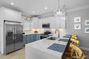 Dishwasher, dining tables - Surfin Safari - Heated Private Pool, Custom Tiki Bar, Steps to the Beach! (Miramar Beach)