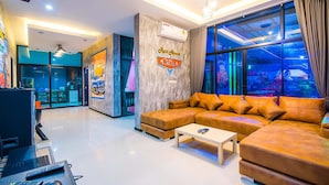4 Bedrooms Villa | ห้องนั่งเล่น