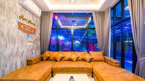 4 Bedrooms Villa | ห้องนั่งเล่น