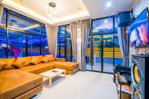 4 Bedrooms Villa | Living room - Rest House Supercar Pool Villa (Cha-am)