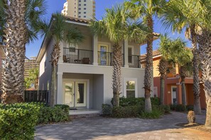 Exterior - Breakaway (Updated) - Steps to the Beach! Private Pool! Great Outdoor Space! (Miramar Beach)