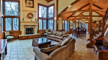 Fernseher, Kamin, Tischfußball, Stereoanlage