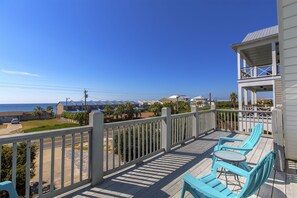 Property grounds - Coral Rose - Gulf View, Seacrest Beach, 30A, Private Pool, Steps to the Beach! (Rosemary Beach)
