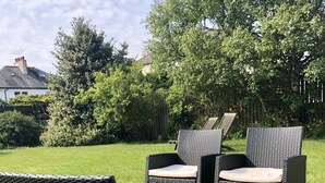 Superior Double Room, Garden Area | Terrace/patio - Prestwick Holiday House (Prestwick)