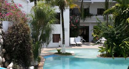 Hotel Casa Flores De Tikal