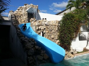 Outdoor pool, open 8:30 AM to 9:30 PM, pool umbrellas - Hotel Casa Flores De Tikal (Flores)