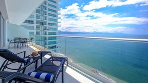 Kondominium Comfort, dapur, pemandangan samudra | Balkon
