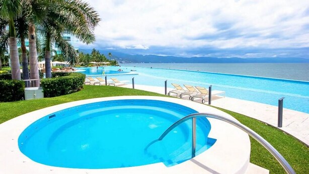 Bathtub spa outdoor