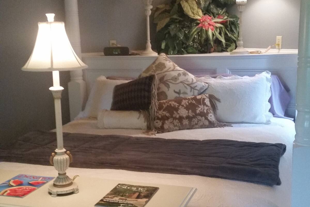 Exclusieve studio suite, meerdere bedden, niet-roken, uitzicht op tuin | 1 slaapkamer, luxe beddengoed, individueel gedecoreerd