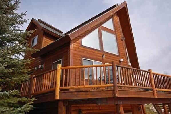 House, Multiple Beds (Valley View Home) | Property grounds