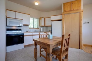 House, Multiple Beds (Valley View Home) | Private kitchen | Fridge, microwave, stovetop, dishwasher