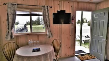Deluxe Cabin, 1 Queen Bed | Terrace/patio