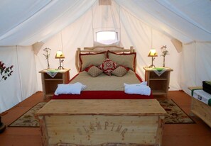 Tent, 1 Queen Bed | Individually decorated, individually furnished, blackout curtains - WildExodus Outdoors (Timmins)