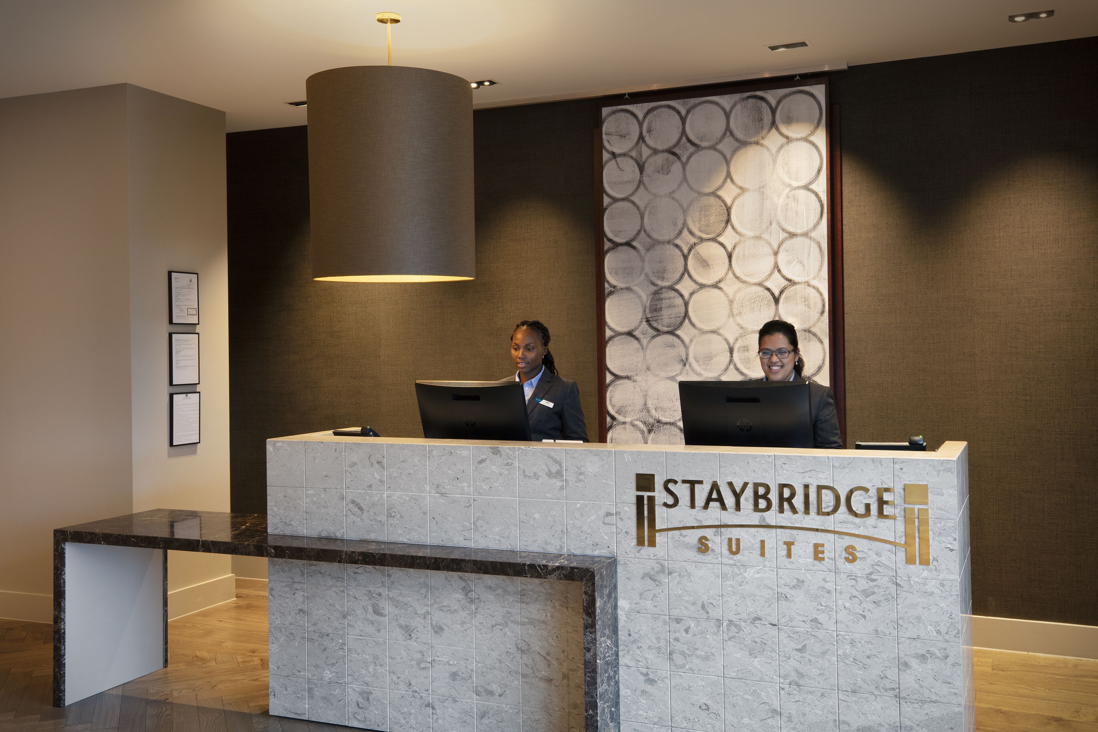 Foto - Staybridge Suites London Heathrow - Bath Road, an IHG Aparthotel