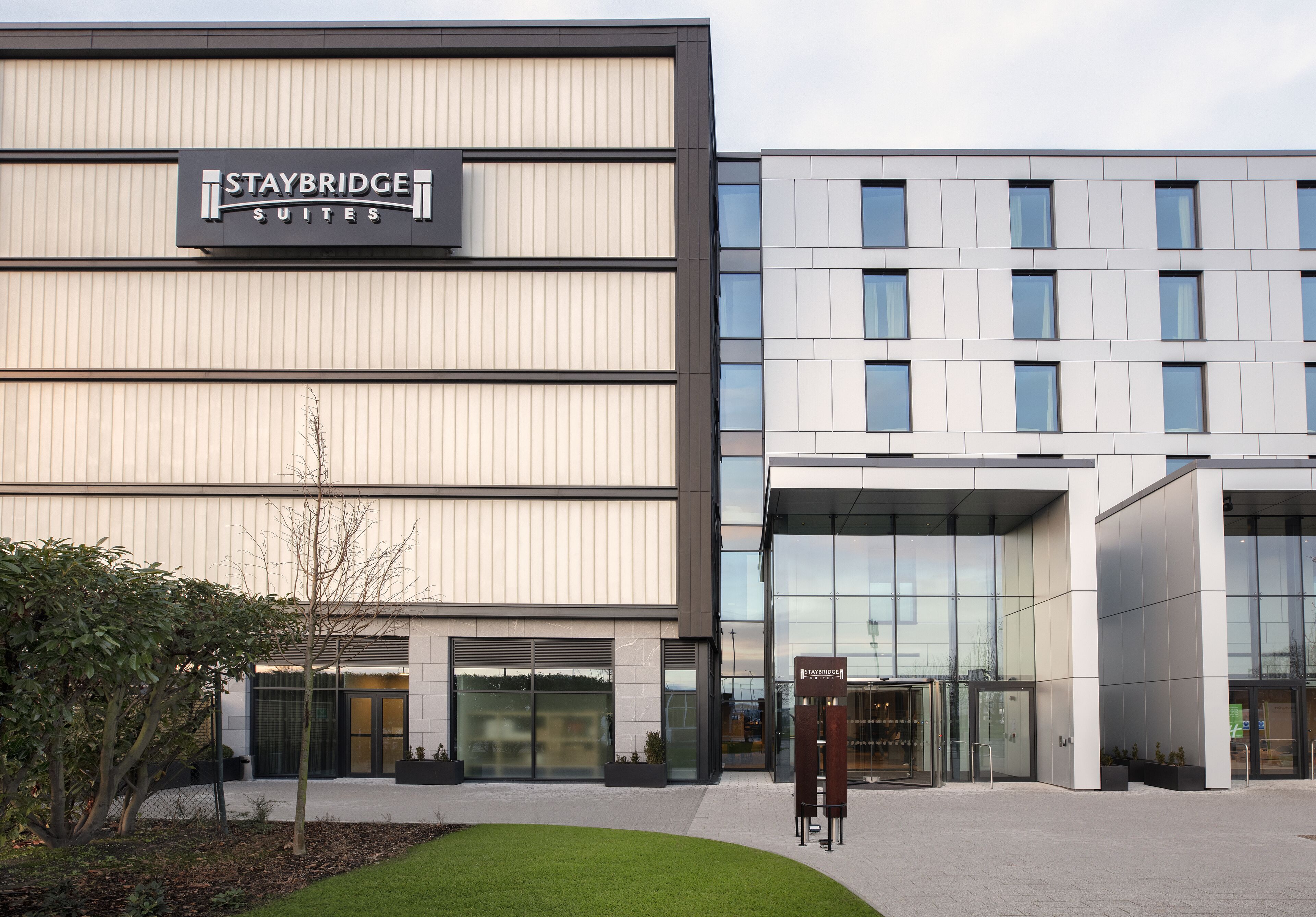 Foto - Staybridge Suites London Heathrow - Bath Road, an IHG Aparthotel