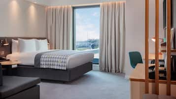 Allergivenligt sengetøj, pengeskab på værelset, skrivebord