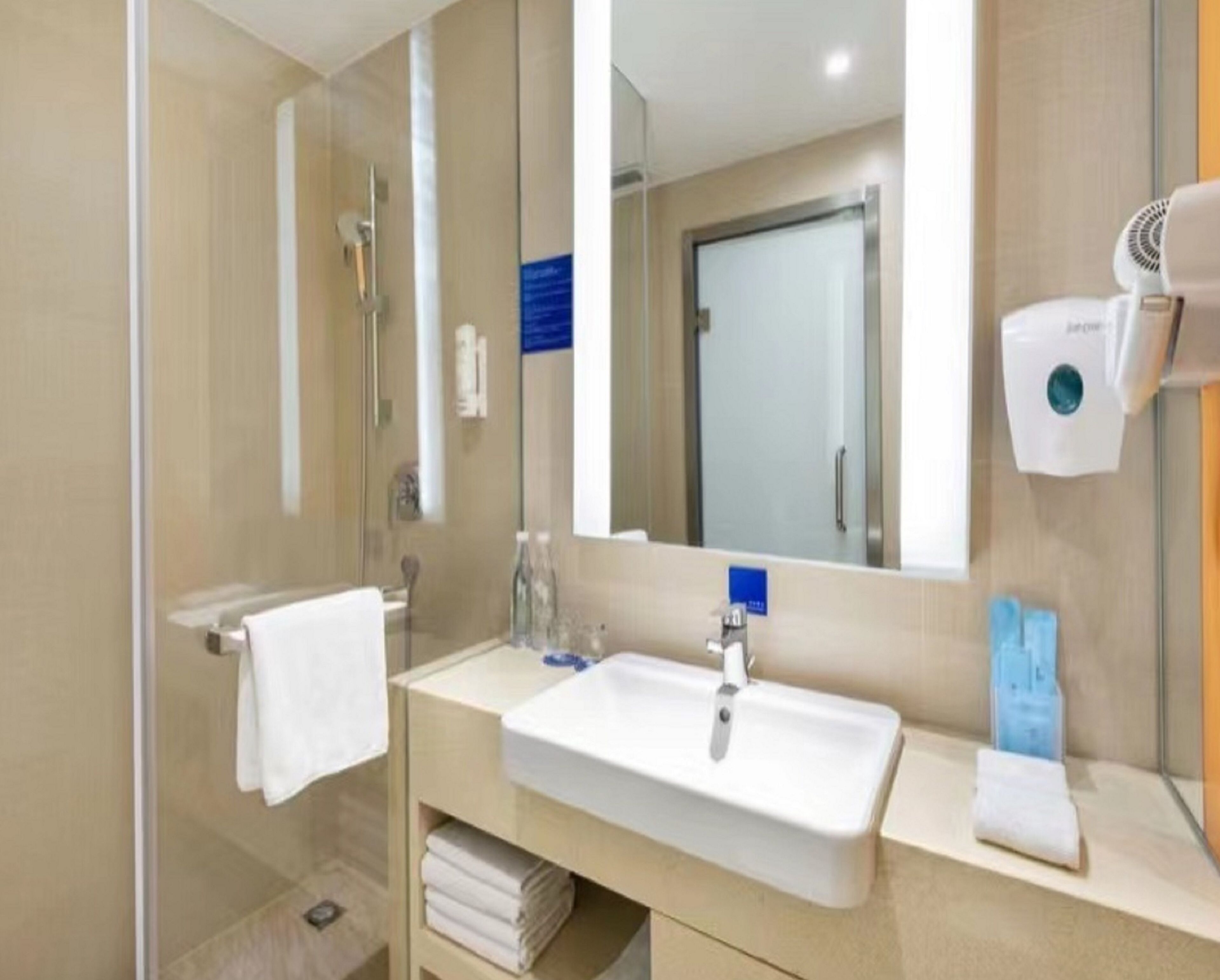 Photo - Holiday Inn Express - Wuhan Optical Valley by IHG