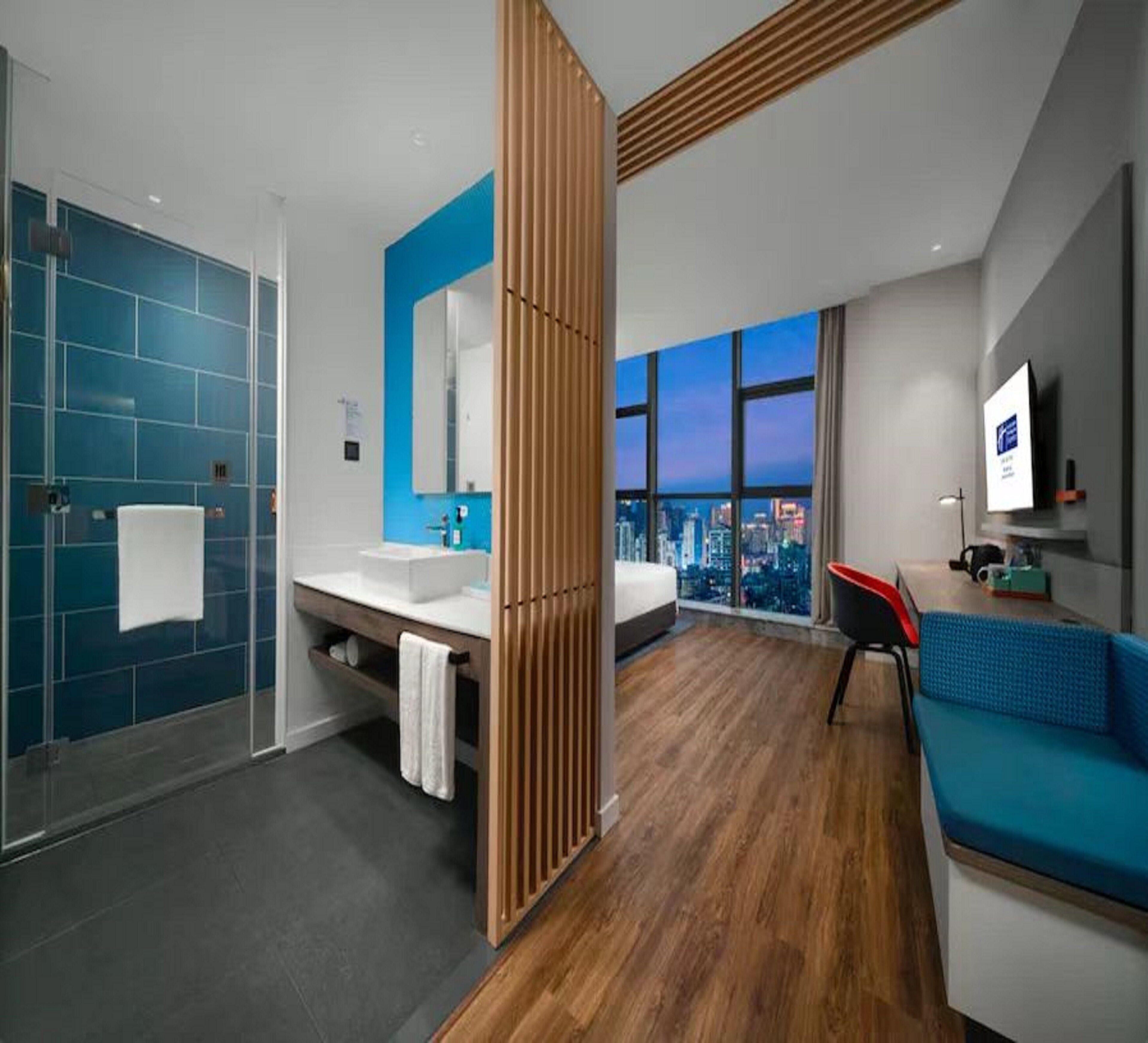 1 bedroom, in-room safe, desk, soundproofing