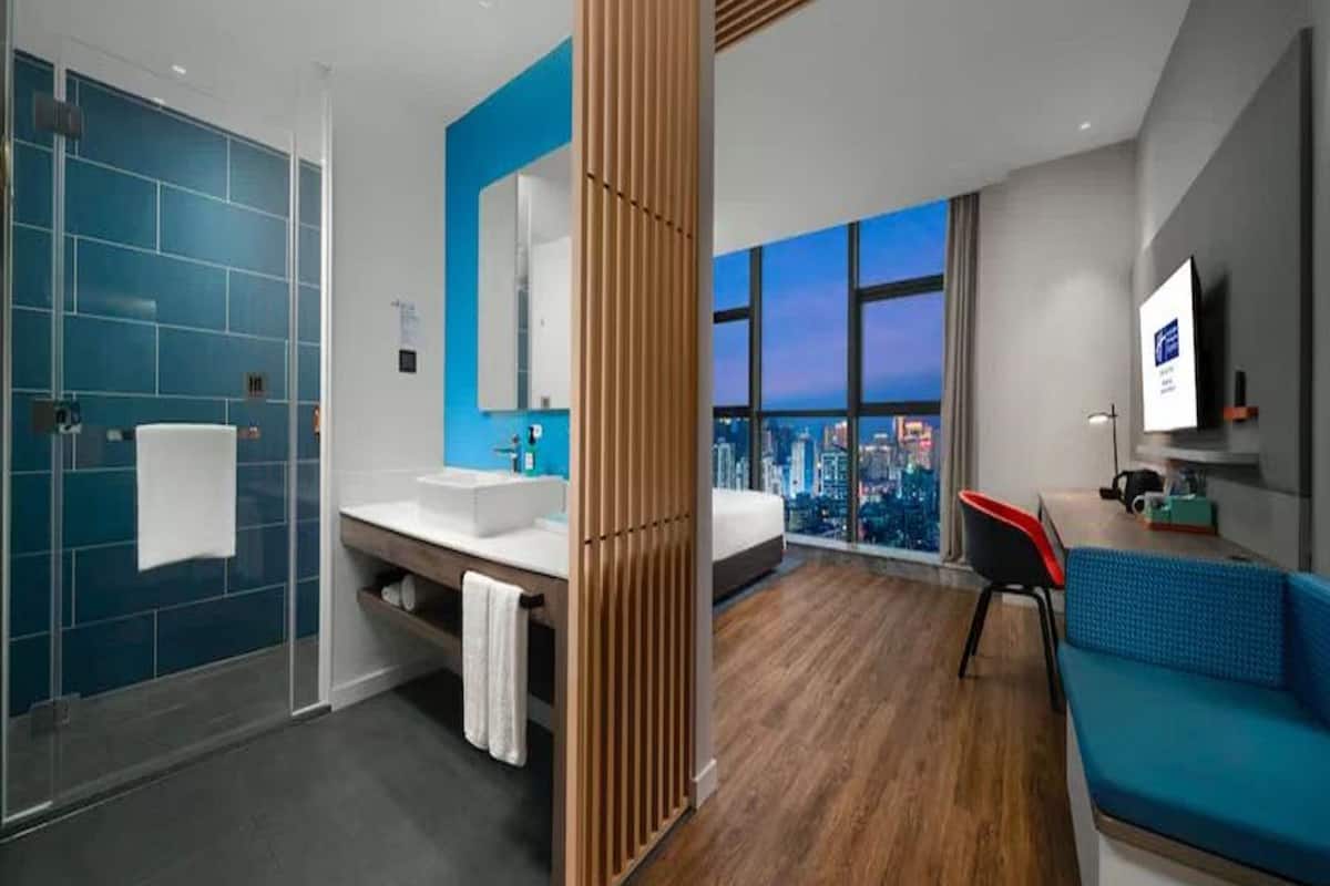 1 bedroom, in-room safe, desk, soundproofing