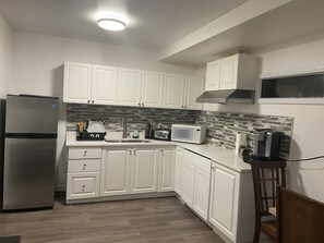 Comfort Suite, 1 Queen Bed with Sofa bed | Private kitchen | Fridge, microwave - Starting Point Family House (Victoria)